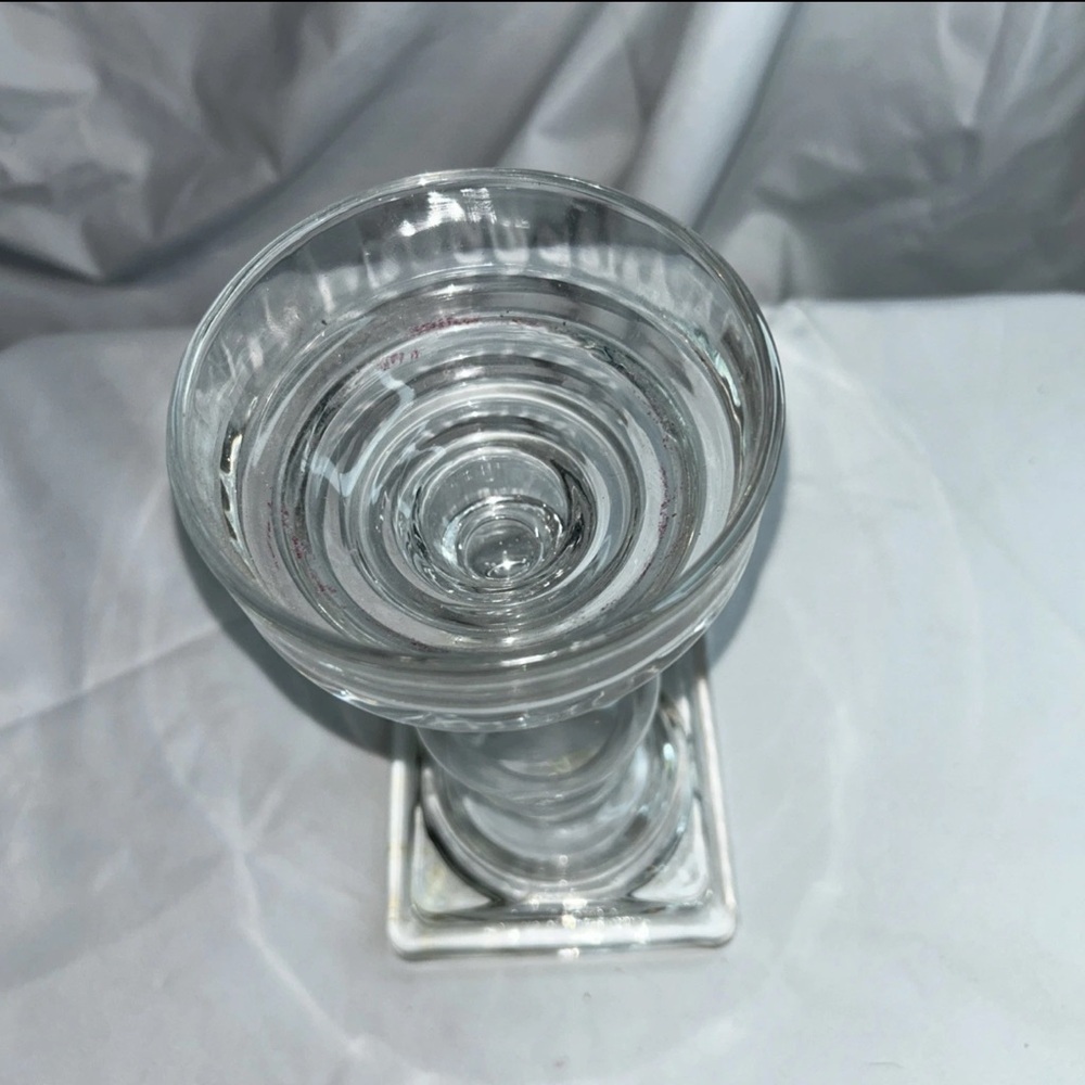 Elegant Clear Glass Candle Holder - Picture 3 of 11